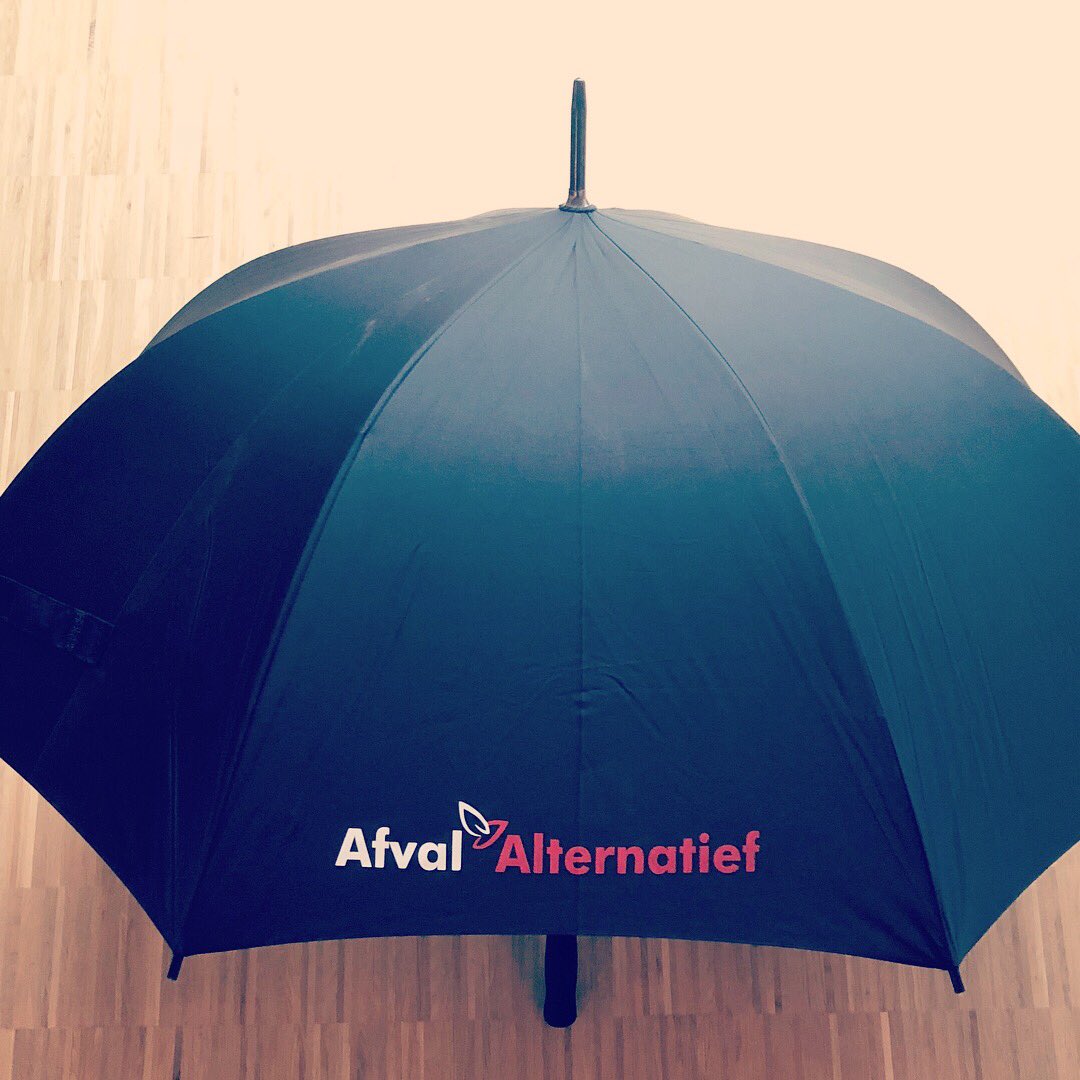 afvalternatief's tweet photo. Wij willen ☀️☀️☀️!!! Om het regenweer te trotseren hebben we alvast de hulp gekregen van dit collecters item! Deel en maak kans om deze prachtige paraplu te winnen!! #whereisthesun #paraplu #afvalalternatief #makewastesexy #shareandwin https://t.co/sG9iTDdsdV