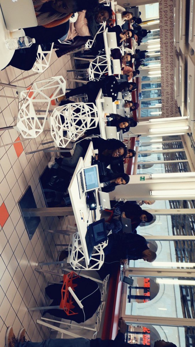 OusseynouG1's tweet photo. Ce matin je suis avec 50 jeunes de l'association @AssoArticle1 (@AssoFrateli & @PasseportAvenir) pour les former sur les #DigitalSkils grâce au programme #GoogleDigitalActive de @GoogleEnFrance
#DigitalActiveArticle1 https://t.co/7692wXJLip