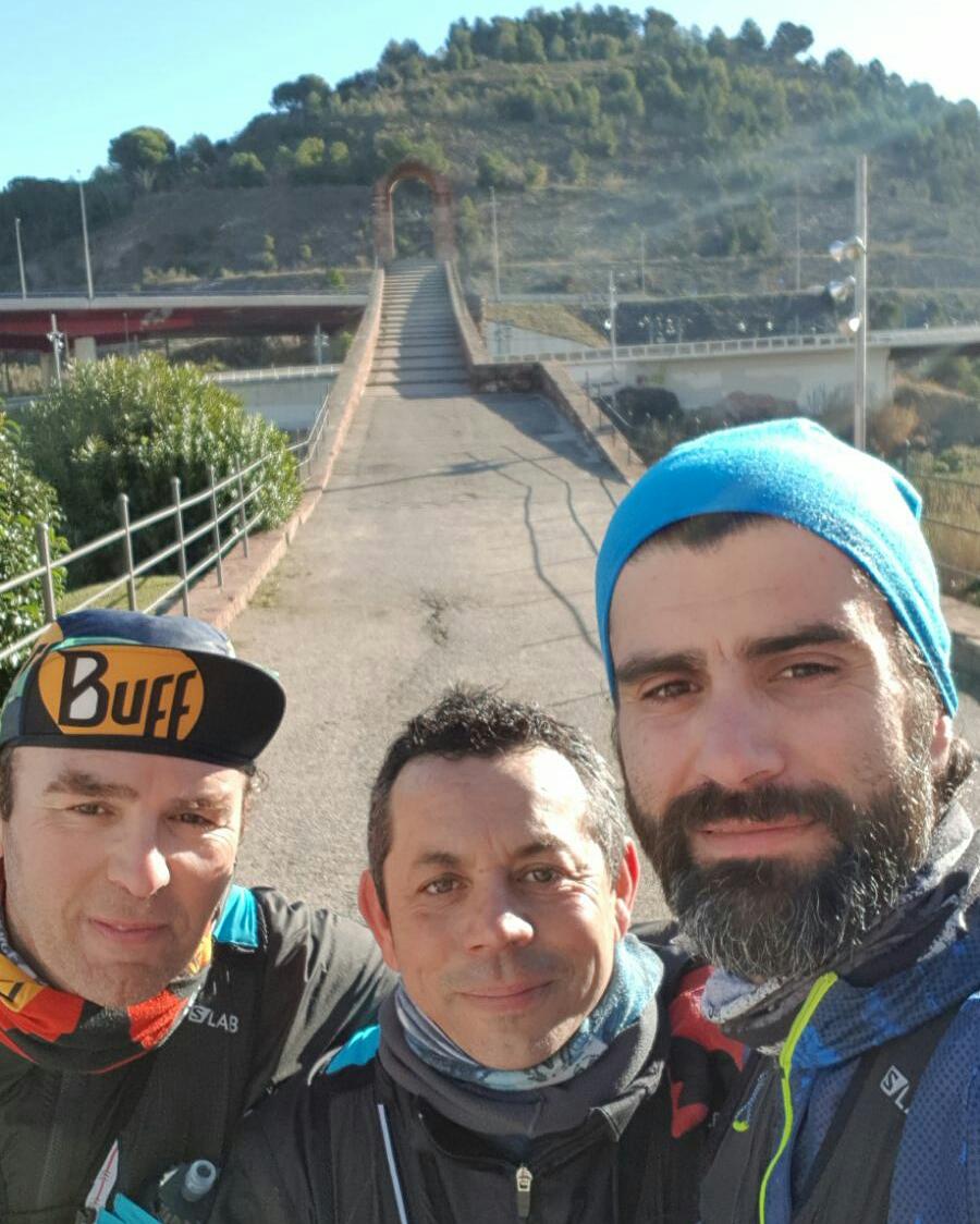 Kevinjoantx's tweet photo. ✅Primer test serio de cara a aguantar en la maratón.
Esta es la cara que se t queda. Con Abraham al lado dando conversación 😂 y Alfonso dándole a los pedales 🚲, EQUIPO!
📐26km
🏃🏻♂ 5'20 el km
#martorell #mejoracompañado #brooksghost9 #zurichmaratobcn #martorellteamultra https://t.co/Y1ndGVAAYd