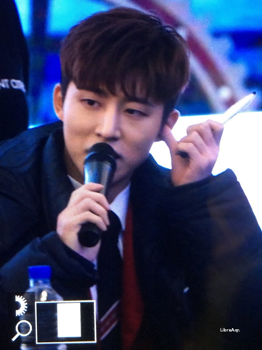la10220207's tweet photo. #김한빈 #비아이 #아이콘 
180203 💙 고양팬싸 https://t.co/1ZvIbo7hN3