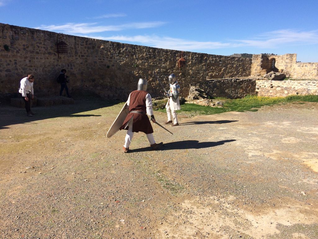 arranzgastrocul's tweet photo. El jorobado del castillo y los caballeros nos reciben junto a Paco Quero responsable de desarrollo #AunahoraJaén @Aytoalcaudete #Alcaudete https://t.co/OSBXCFI6T3