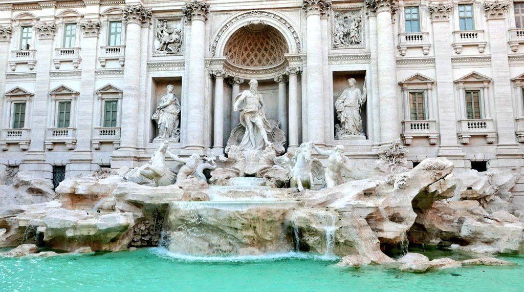 MikaRomaniello's tweet photo. Today another #Rome post! 🇮🇹
La Fontana di Trevi! Such a Beautiful place that you can't miss in Rome! Look at those sculptures and details! 

Don't forget to make a wish! #travel #Italy
@iZogAdventure @TravelAtWill @winetraveleats @MoMo_SanDiego @thewannabegypsy @jpcacho https://t.co/1o5z1cvv05