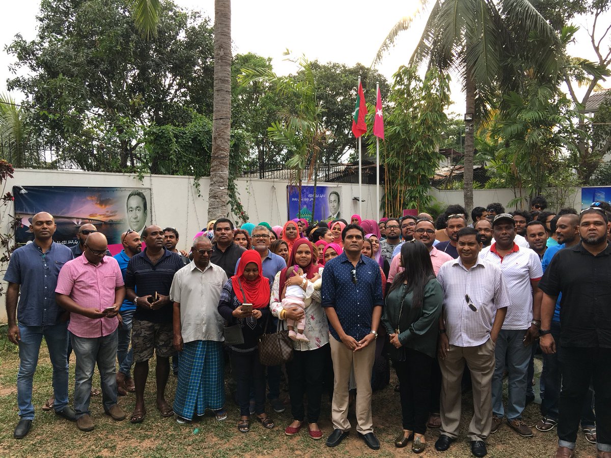 ahmed_nihan's tweet photo. #IstandWithHEPYamin #Colombo Srilanka. #RY2018 #HPnow #AgainstCoup #AheadwithNation🇲🇻 https://t.co/EvANzcnUgd