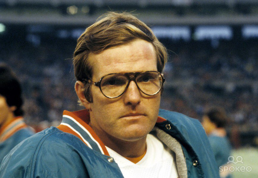 Happy birthday to Hall of Fame QB Bob Griese who was the first NFL player to rock glasses during a game. Nerd! 
