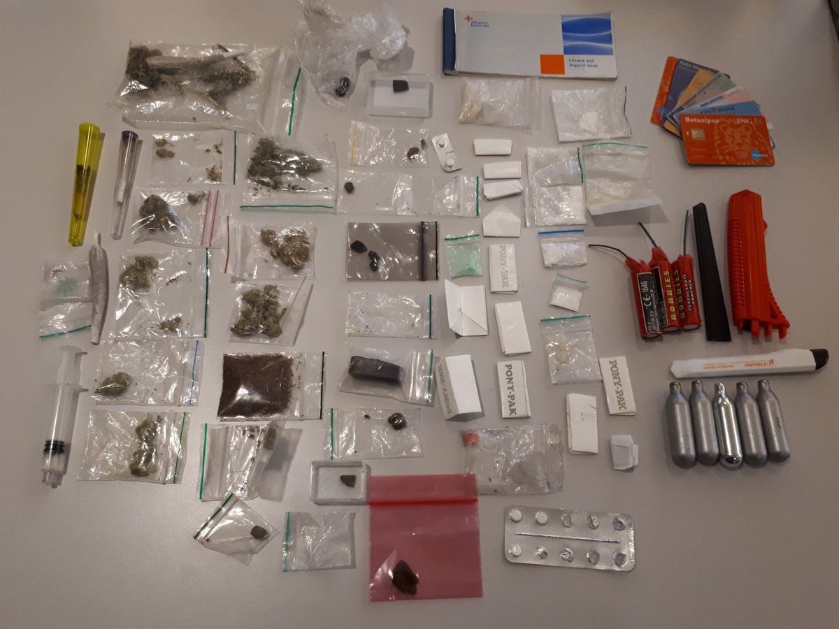 mariaelfers's tweet photo. #Horeca- en politiekluis geleegd bij #Standbyu. Hier worden #wapens en #drugs ingeleverd door de horeca van #WittedeWithstraat. https://t.co/KGnzusiyyO