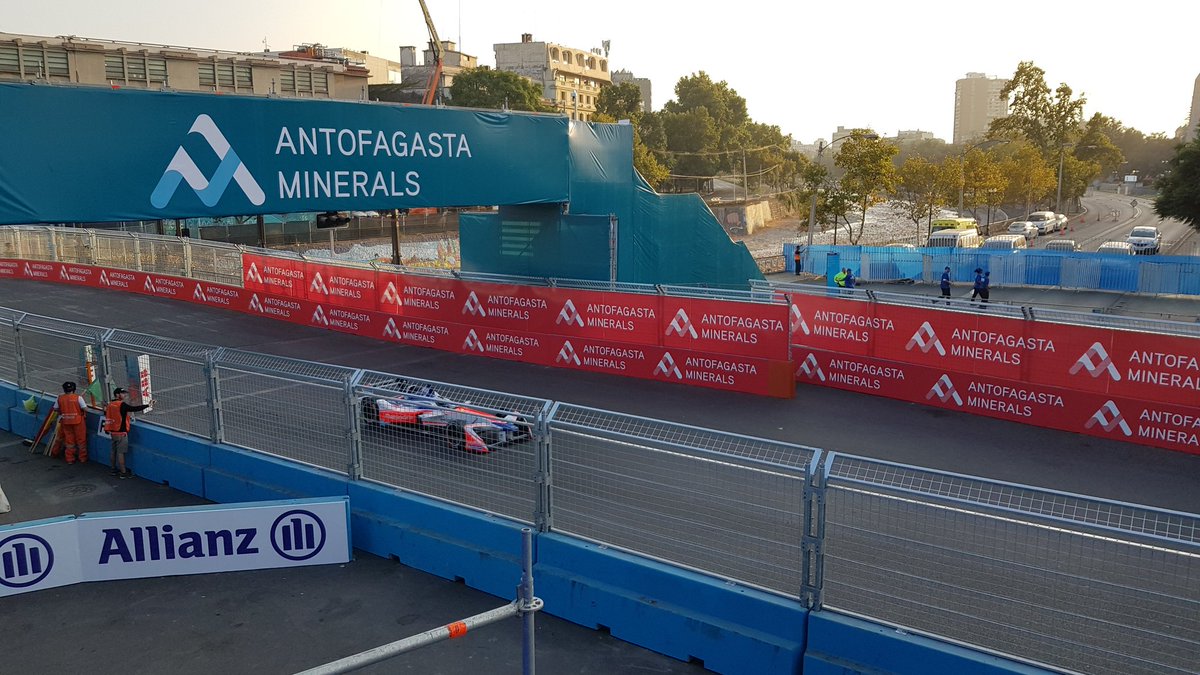 MindepChile's tweet photo. ¡Llegó el gran día! Ya vivimos toda la emoción de la #FórmulaE en Santiago
Ministro @PabloSquellaS y Director Nacional IND @chrisdroguett junto al piloto 🇨🇱 @PedroDevaud en la previa de su participación en el #SantiagoEPrix https://t.co/El3ha4OC60