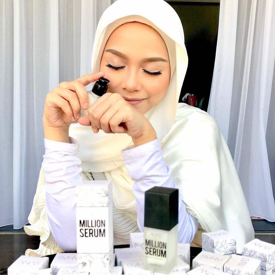 kak_bloom's tweet photo. Million Serum yang wajib ada untuk flawless, glowing, naikkan seri wajah 💜

https://t.co/ns0avTPPxh

#millionserum #anasism #anaslipcream #millionserum #apam #iWEARanas https://t.co/p3xZtUkRot
