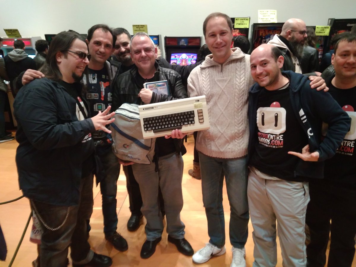 RetroCordoba's tweet photo. Que alguien llame a seguridad, @retroamigos desembarcan en #retrobytes2018 https://t.co/3UAwIHTju9