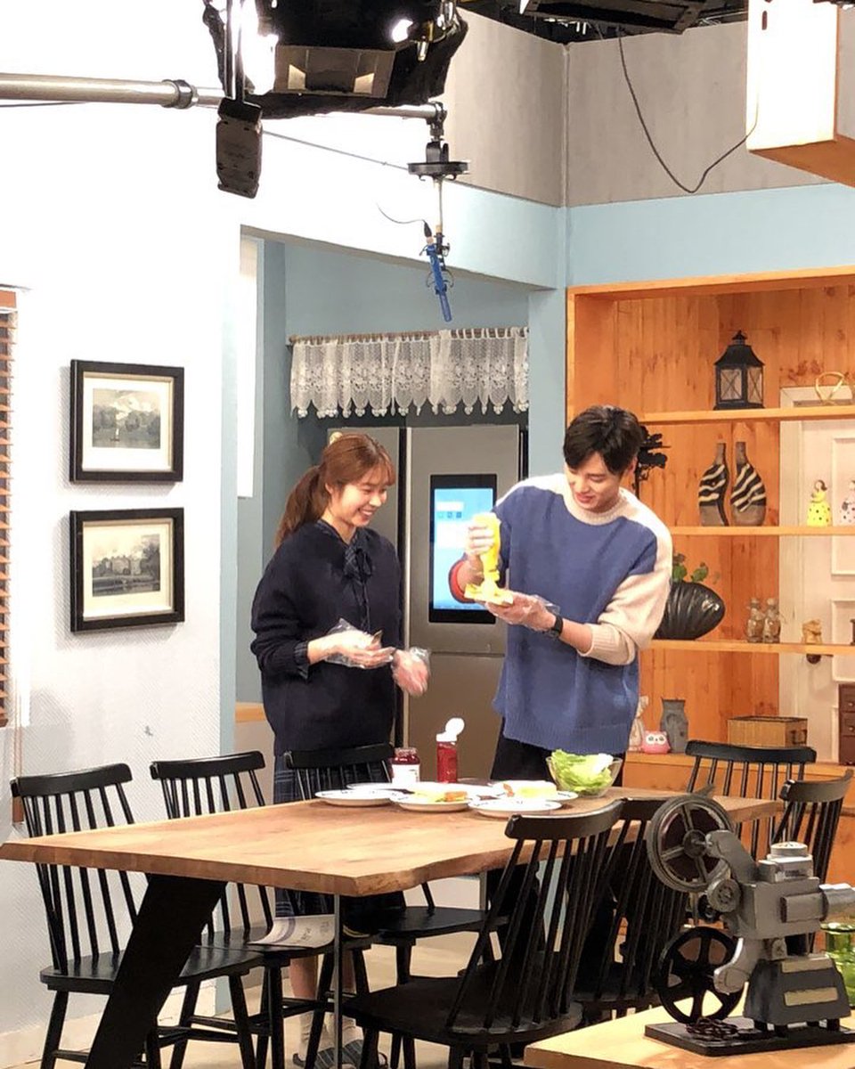 5urpriseSnaps's tweet photo. [LEE TAE HWAN INSTAGRAM(2P)] leetaehwan0221: 케찹머스타드 샌드위치
#소꿉놀이 #진지하게제작중 https://t.co/C9VYV7kuHy #kpopsnaps https://t.co/s56J2jFLRk