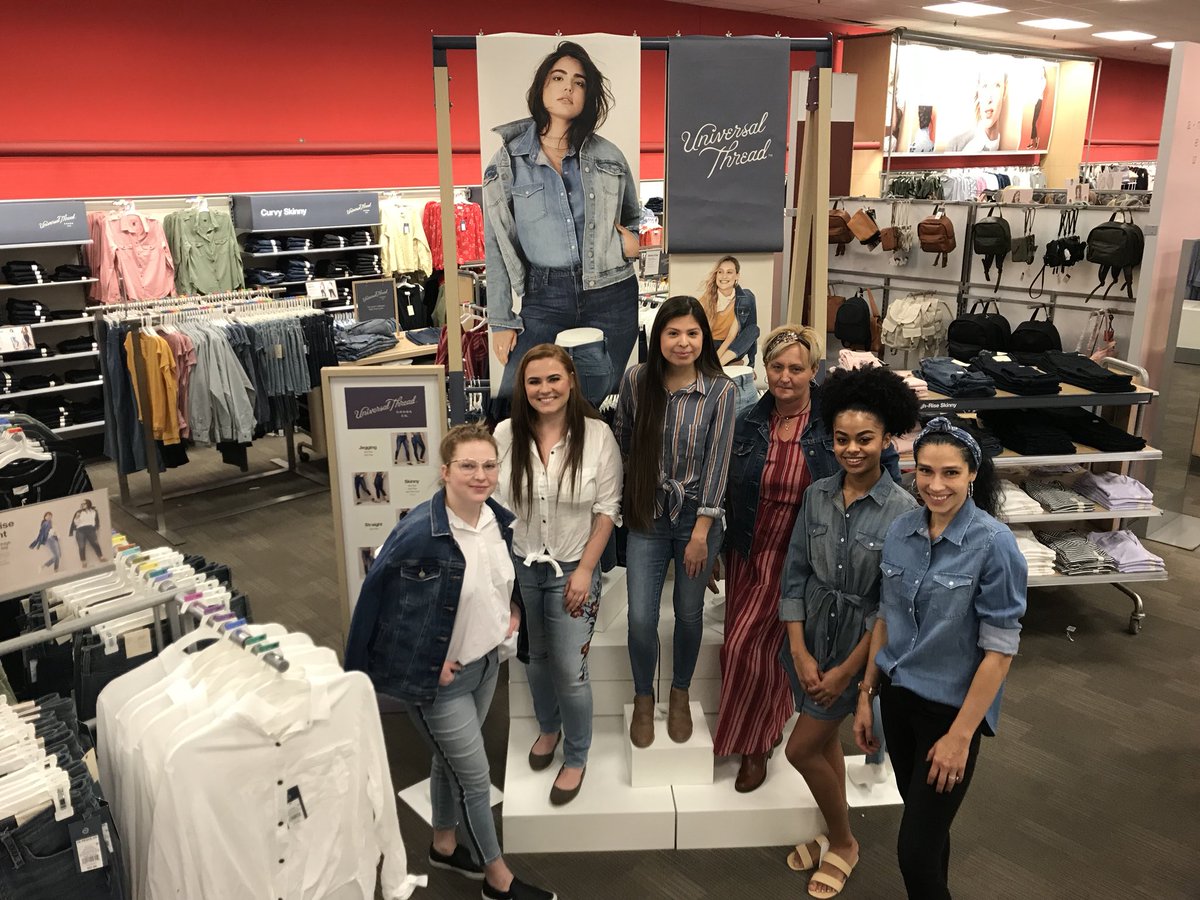 BlakeKeif's tweet photo. UNIVERSAL THREAD try on event at tonight’s huddle.  My SL team making everyone aware about UT 👖🎯 #T0359 @pickadpi MiguelPadilla73 https://t.co/172g9ZihWR