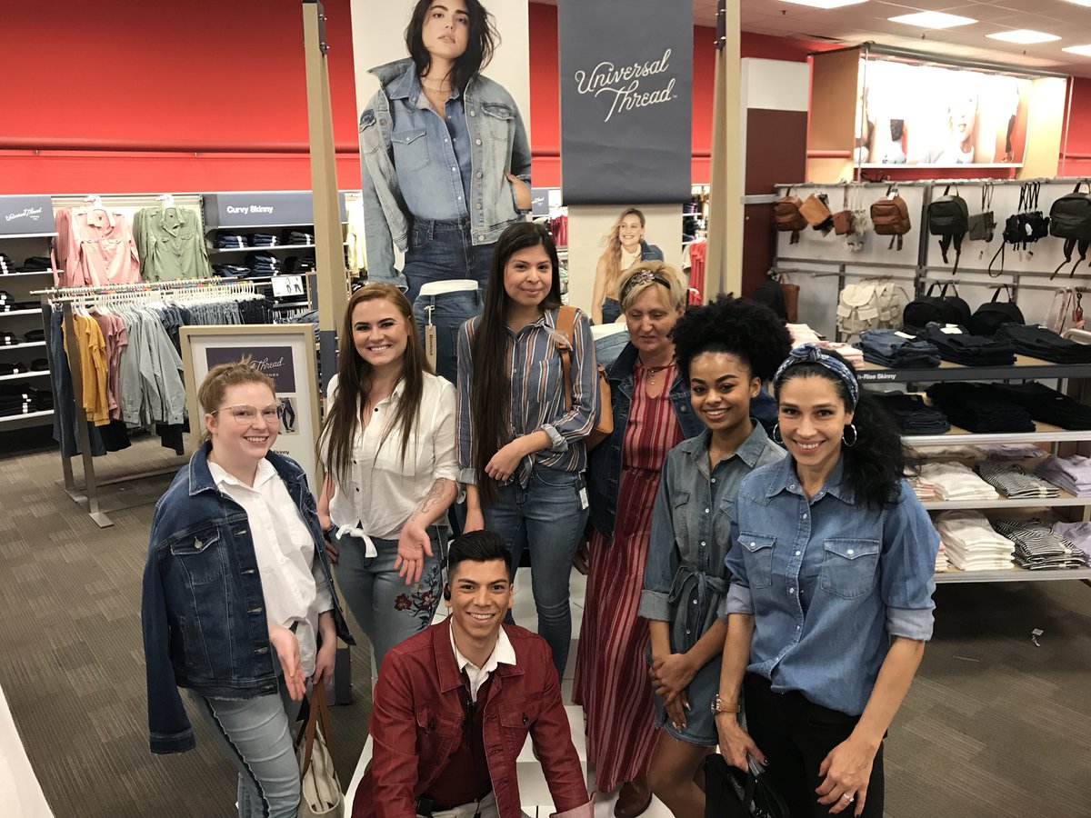 BlakeKeif's tweet photo. UNIVERSAL THREAD try on event at tonight’s huddle.  My SL team making everyone aware about UT 👖🎯 #T0359 @pickadpi MiguelPadilla73 https://t.co/172g9ZihWR