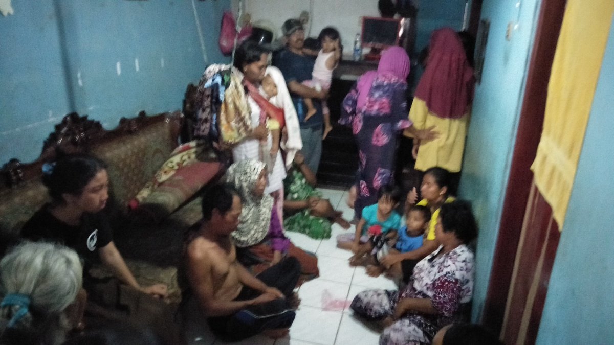 HendriEncep's tweet photo. #AksiPPBKotaSerang #Melaporkan  1org nelyan kota srg blm di temukan  tenggelam di karenakan  ombk besar menerjang kapal dan terjatuh saat beraktifitas mencari ikan.Pencarian semtra dihentikan krna ombk yg besar.dan  Asuransina sdh tdk aktif  @susipudjiastuti @mzulficar @brsdm_kp https://t.co/rDbNm2FGPH