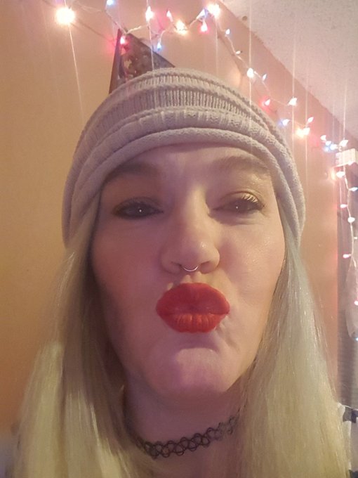 Feeling pretty tonight, couldn't sleep, who needs a reason to make yourself pretty, even when it's 2am<a href="/tag/pornhub"class="tags"><span>#pornhub</span></a>