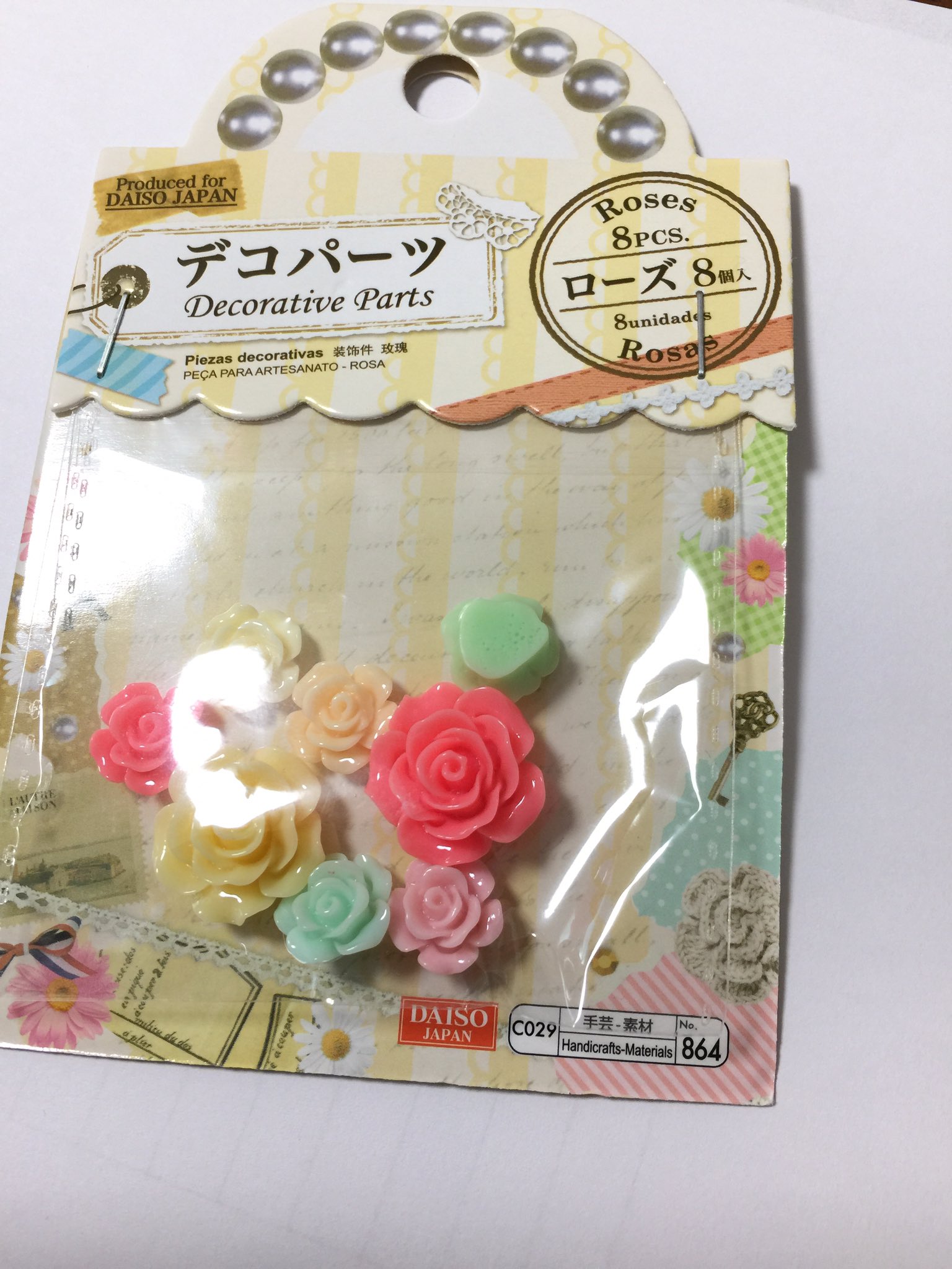 ちーず ダイソーで薔薇のデコパーツ買ってきたけどレジンで作ったらめちゃくちゃ綺麗にできたよ 立体薔薇レジン作りたい人におすすめです 小さいのは細かったせいか下手だったのか失敗したけど レジン T Co 73ryddxqtr Twitter