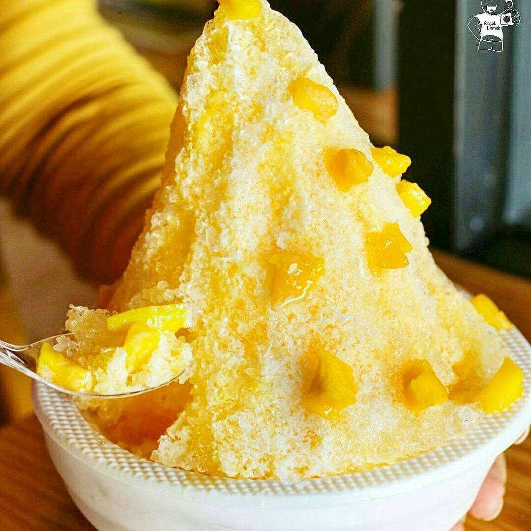 Yakin yang sesegar HAWAIIAN MANGO VANILLA ICE CREAM ini didiemin? :3 #NasgorSomething