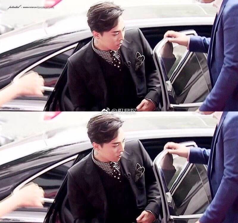 Suga_LovesJimin's tweet photo. КОРОЛИ В ЗДАНИИ
ЖДЕМ ПРИНЦЕССУ ТАБИ #DopeWeddingCongratz https://t.co/qfvMft5XvY