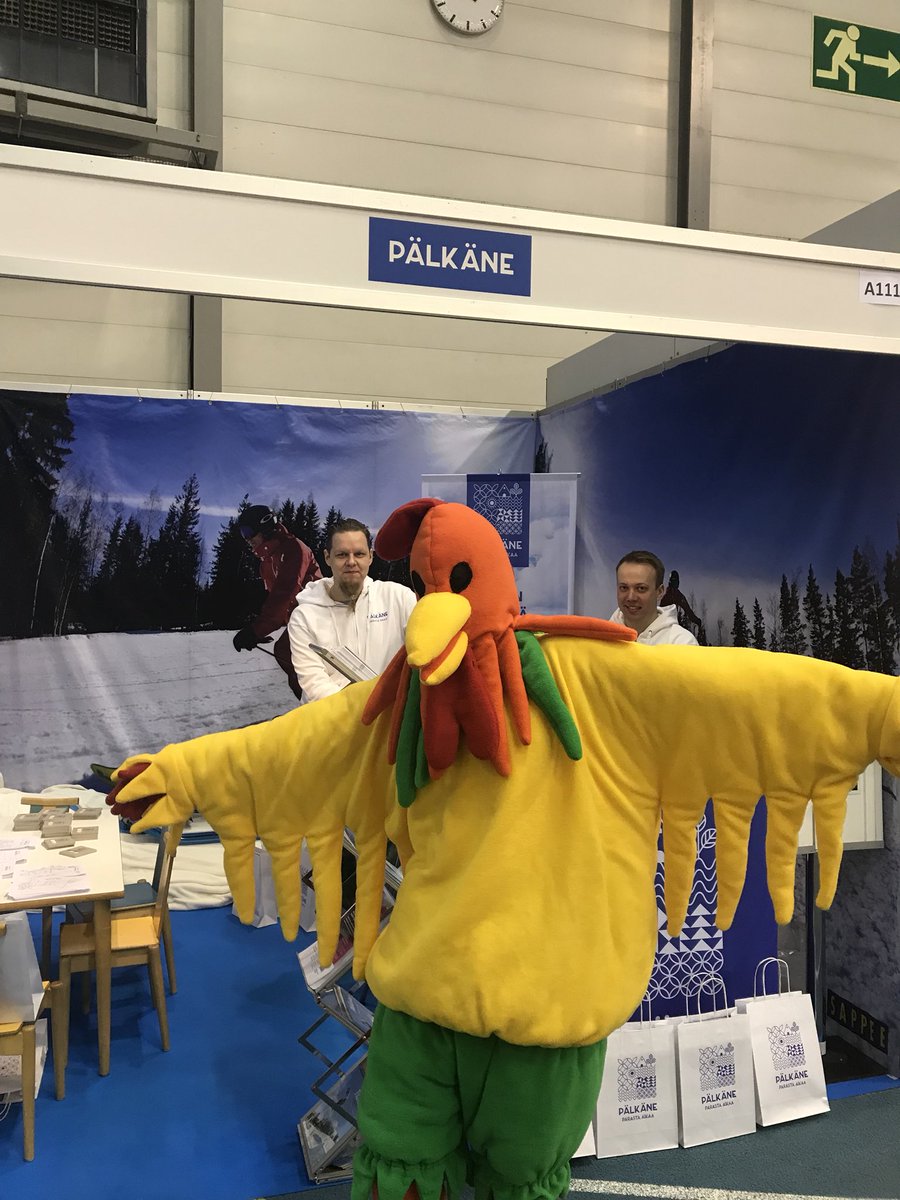 palkaneenkunta's tweet photo. Pälkäneen kunnan Asta-messuosastolla tänään mukana myös Kosti-kukko🐔😊 #AstaRakentaja #messut #omakoti #kotiroholassa https://t.co/BZnrSoR2KC
