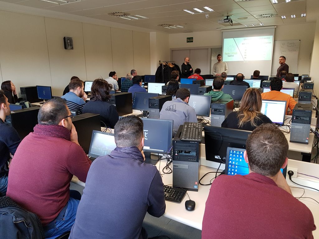 TechRiders_es's tweet photo. En directo Evento "Principios básicos de DevOps", impartido por @AvanadeSpain y coordinado por #TechClubTajamar #2 #Microsoft https://t.co/nvMsqPUkT9