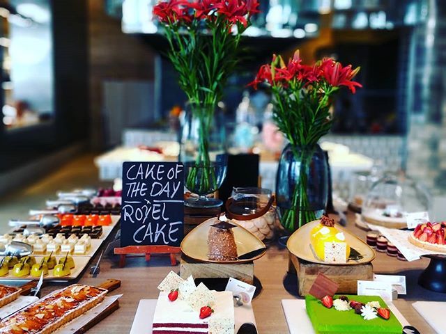 RoyTellsTales's tweet photo. Because lunch scenes like this makes life better!
Kolkata, February 2018.
#followmyfootsteps #kolkata #jwmarriott #brunch #saturday #dessert #foodlover #foodtalkindia #nomnom #food #foodporn #cake #lunchtime #kolkatadiaries #sokolkata #assorted #thecult… https://t.co/hr1FHuFD3S https://t.co/m2SYzYMNGh
