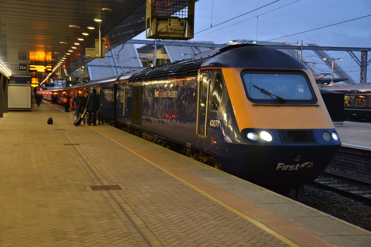 Konnie9Cook's tweet photo. Old Vs New at Reading 01.02.2018 In Evening. https://t.co/DgQZXZQAn1