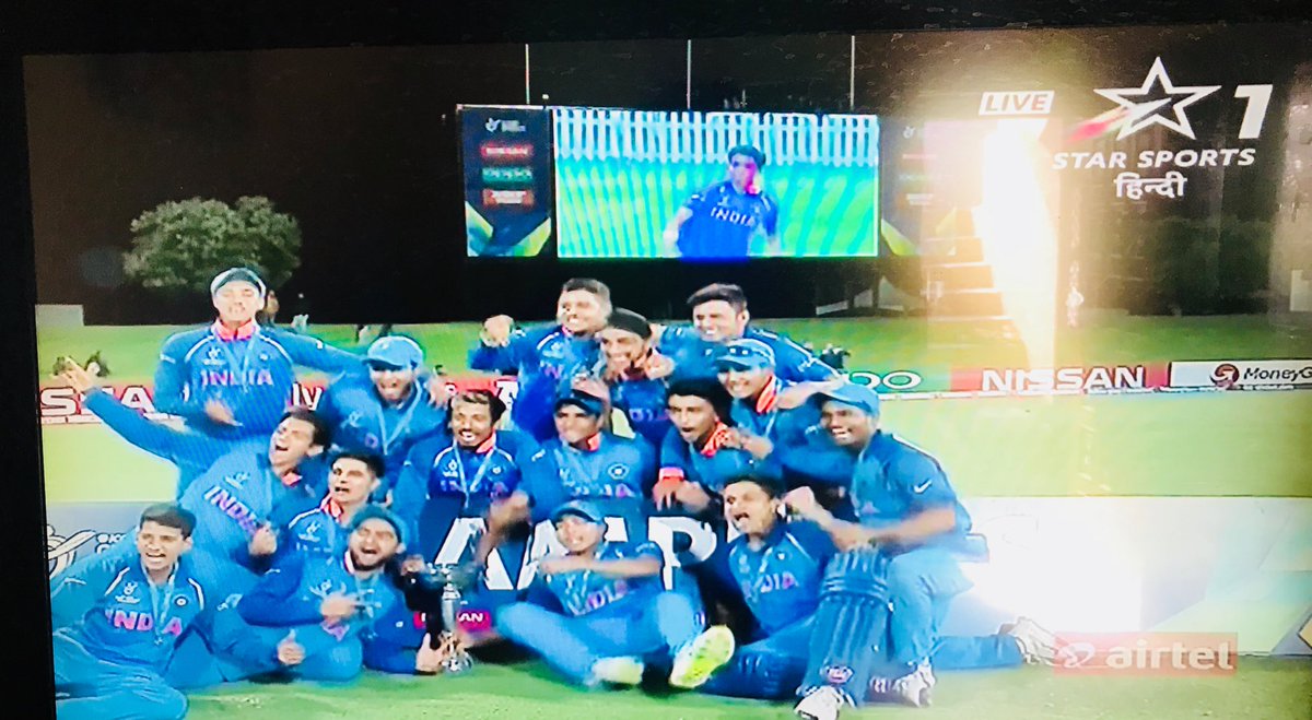 erbadalgoswami's tweet photo. And the India lift the World Cup 🏆

Hamare juniors kisi seniors k kum he keeeeb🤘🏻🤘🏻🤘🏻
#ThankYouDravidSir 
#TheWall https://t.co/y8CE1oCQzg