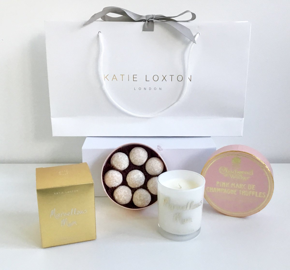 Perfectgiftbox's tweet photo. OOoohhh, we like these gifts for her.
https://t.co/ohYpVYgmLT https://t.co/dS1RItW52f