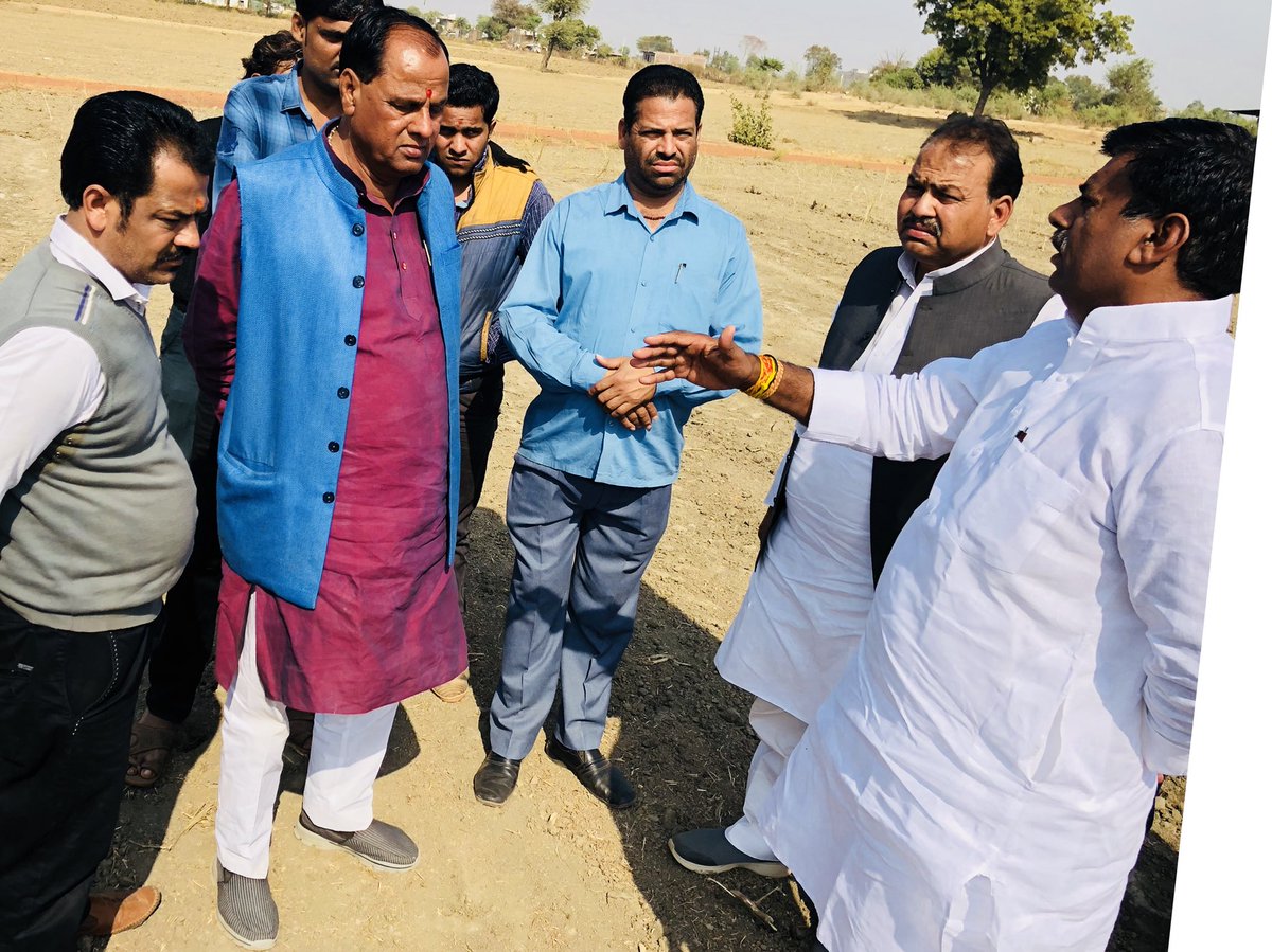 rameshwar4111's tweet photo. #KolarasVijayBjp 
5 फ़रवरी को मुख्यमंत्री श्री शिवराज सिंह जी चौहान कोलारस नगर में सभा को सम्बोधित करेंगे । सभा स्थल का वरिष्ठ भाजपा नेता पूर्व विधायक मा. श्री ओम् प्रकाश जी खटिक के साथ स्थल निरीक्षण कर ���िर्देश दिए . @SuhasBhagatBJP @atul4bjp @NandKumarSinghC @ChouhanShivraj https://t.co/Wms2yvPGDZ