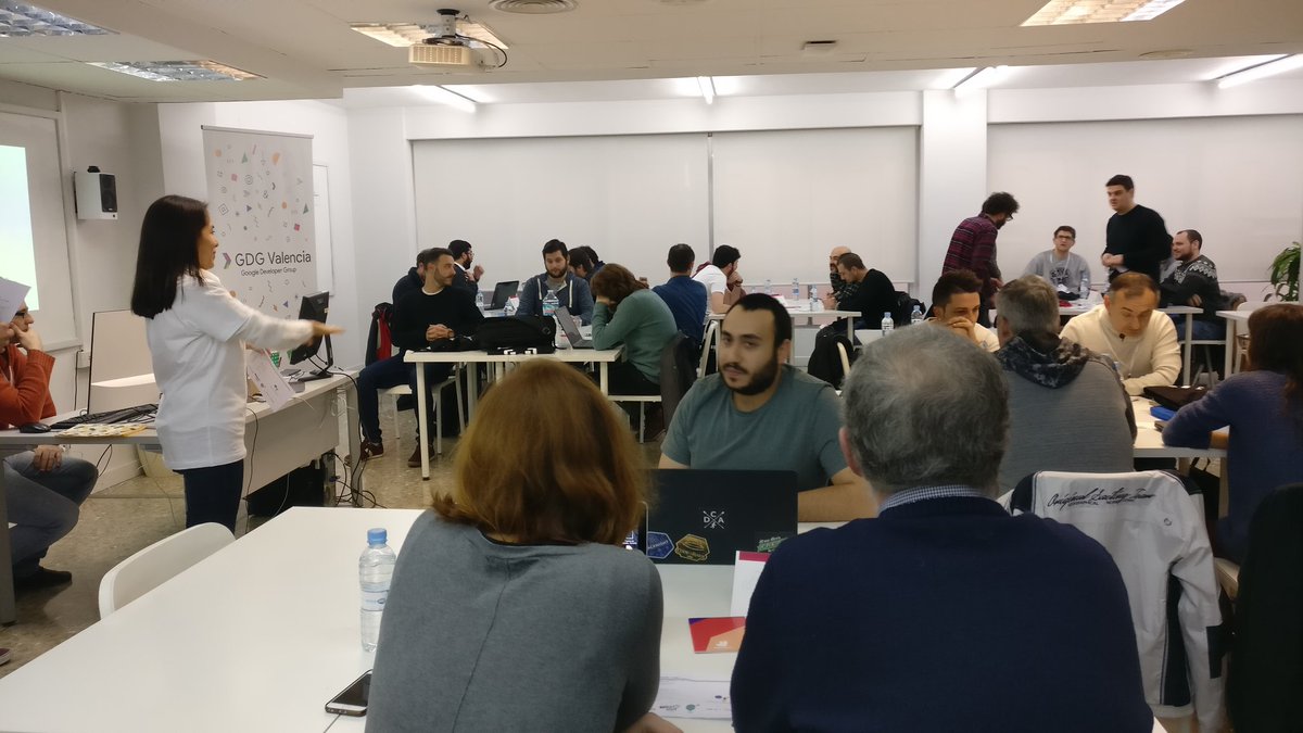 dariodotzero's tweet image. Empezamos! #HackathonThings @gdgvalencia @WtmValencia @LORIOTio @Landbot_io @WhatsUpLivingEn @valencia_lab