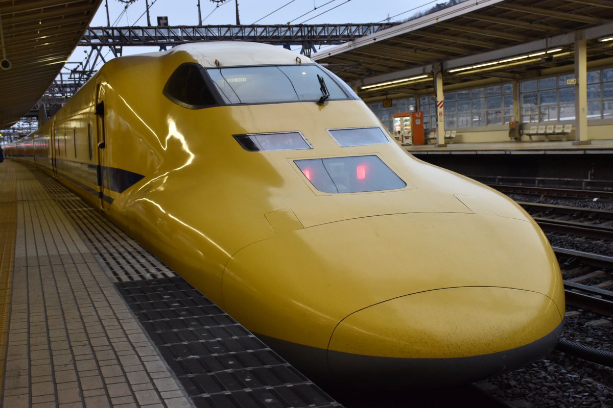 royal_yoshi's tweet photo. 米原駅にてドクターイエロー撮影成功！ https://t.co/UXplC7Oi1b