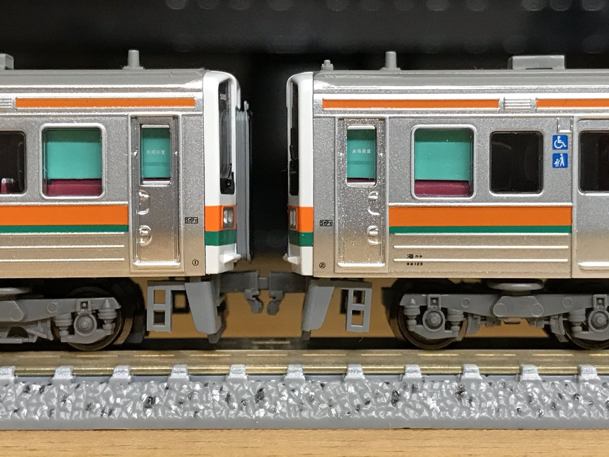 マイクロエースのA2664:213系5000番台 飯田線仕様、車高は2両でほぼ