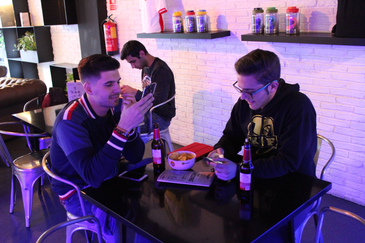 Vaya vaya... a quien tuvimos por aquí ayer jugando unas partidas... 

¿@MADLionsEC vs <a href="/KIYFeSports/">KIYFeSports</a>? 🤔😋