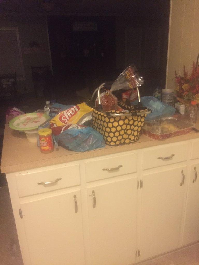OHSBassFishing's tweet photo. 3:30 am Our captains made it happen! Food for anglers #missingthemoms https://t.co/5QVAMlaCSk
