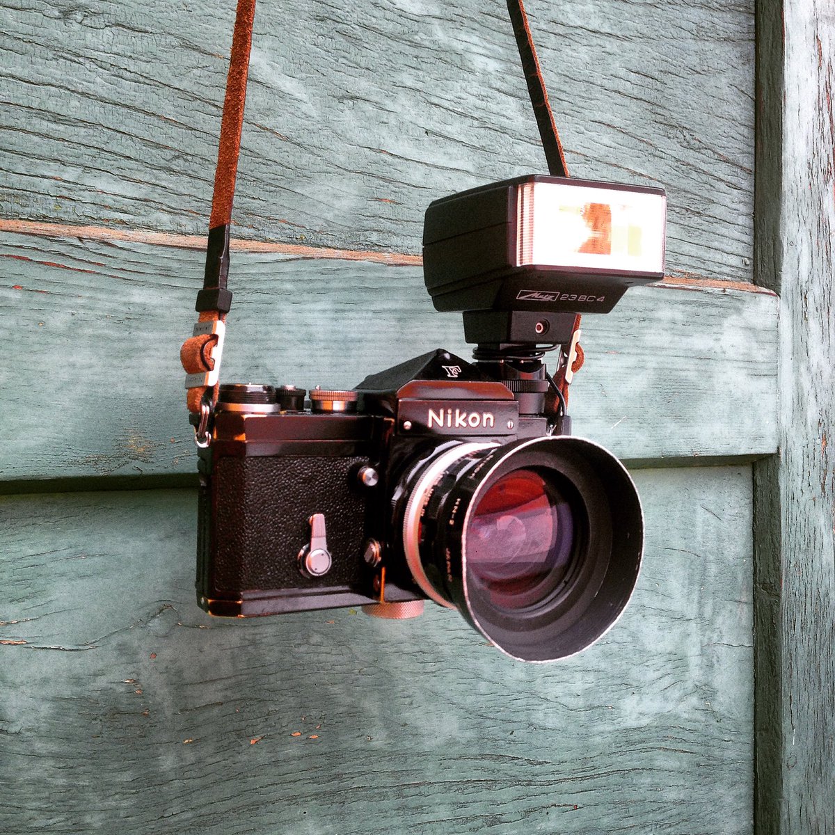 35120cameras's tweet photo. Metz fits good here! https://t.co/o5lCVOJkXO