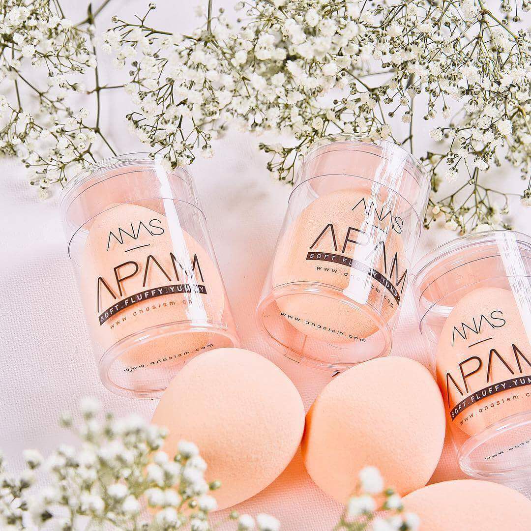 kak_bloom's tweet photo. Ramai yang tanya APAM tu apa? APAM tu beauty blender dik. Apa beza APAM dengan beauty blender jenama lain? APAM ni soo fluffy and yang paling best dia sangat senang nak ratakan foundation 💜

https://t.co/ns0avTPPxh https://t.co/zAFiunj6LQ