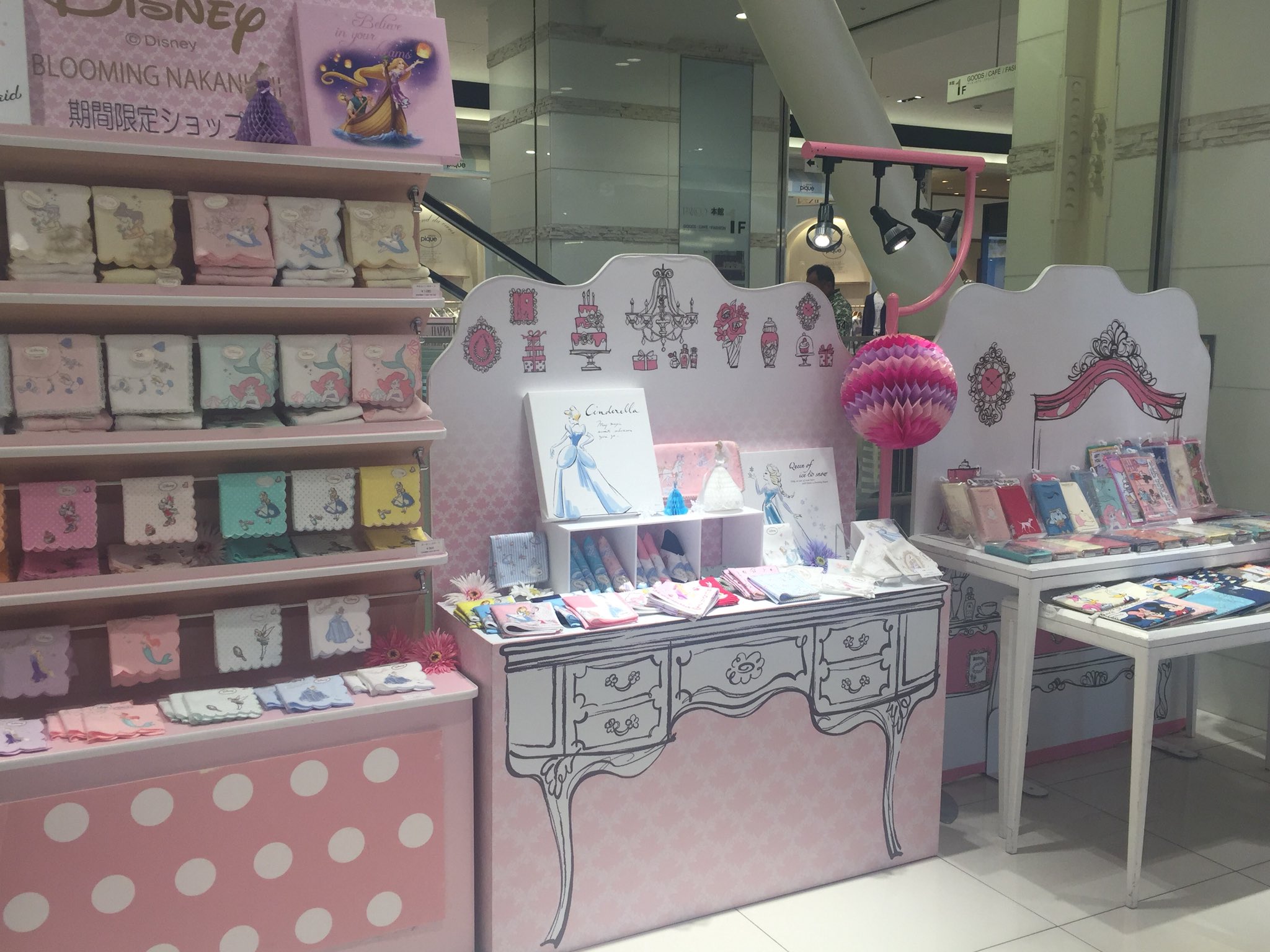 福岡parco 福岡パルコ ただ今ブルーミング中西が展開する ディズニーキャラクター ガールズコレクション を開催中です ディズニープリンセスたちのハンカチやポーチなどが勢ぞろい 2 14までの期間限定ショップとなっておりますので 福岡parco 福岡パルコ ただ今ブルーミング中西が展開する ディズニーキャラクター ガールズコレクション を開催中です ディズニープリンセスたちのハンカチやポーチなどが勢ぞろい 2 14までの期間限定ショップとなっておりますので