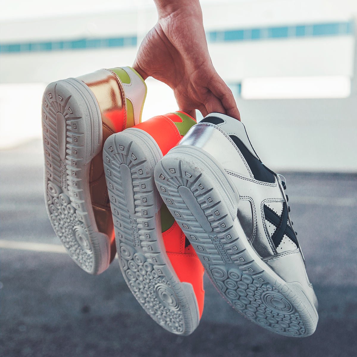 futbolemotioncs's tweet photo. Casi todos hemos llevado esta mitica zapatilla de futsal.Por su durabilidad, resistencia, amortiguación, acabado o calidad.Tiene mucha historia a sus espaldas la Munich Continental. https://t.co/7FhnSy0QYb