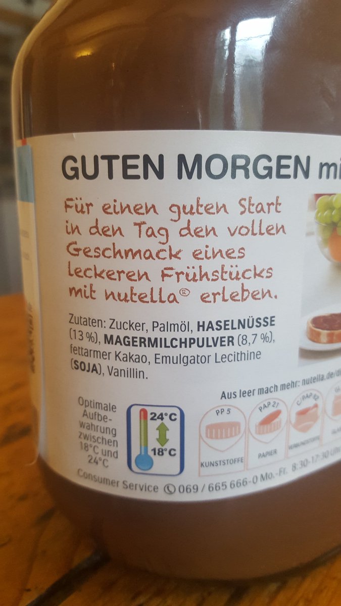 LadybirdFrida's tweet photo. Hallo Nutella,
Wie kommts, das Ihr Haselnüsse, Magermilchpulver und Soja bei Eurer Zutatenliste hervorhebt? Soll das was Gesundes suggerieren? 
#Nutella https://t.co/BzwXXp1IEc