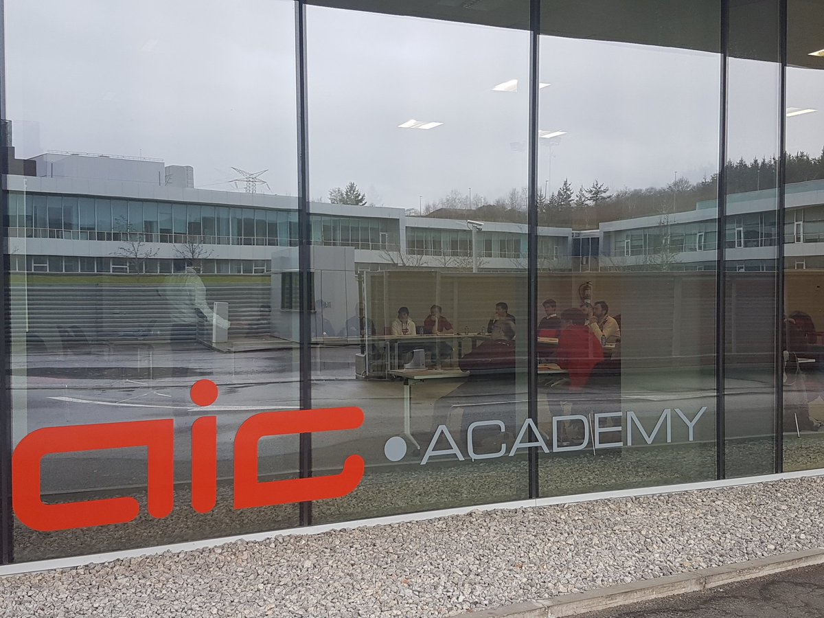 JaimeBalaguer's tweet photo. A pleno rendimiento en nuestro #WeekBreak #Design en @AIC_Academy https://t.co/iTYM4PcTKp