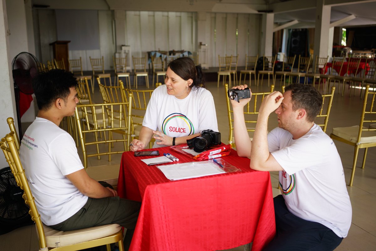 Solace_Research's tweet photo. Introducing #WeAreSolace UK regional manager, Dr Tom Shepherd (@TomShep_ , #psychologist #clinicaltrials specialist #globalhealth researcher, here in action during the #WeAreSolace field trip in #NorthernSamar in the #Philippines More on: https://t.co/lRNBNqMTb5 https://t.co/M8xYlvlqpX