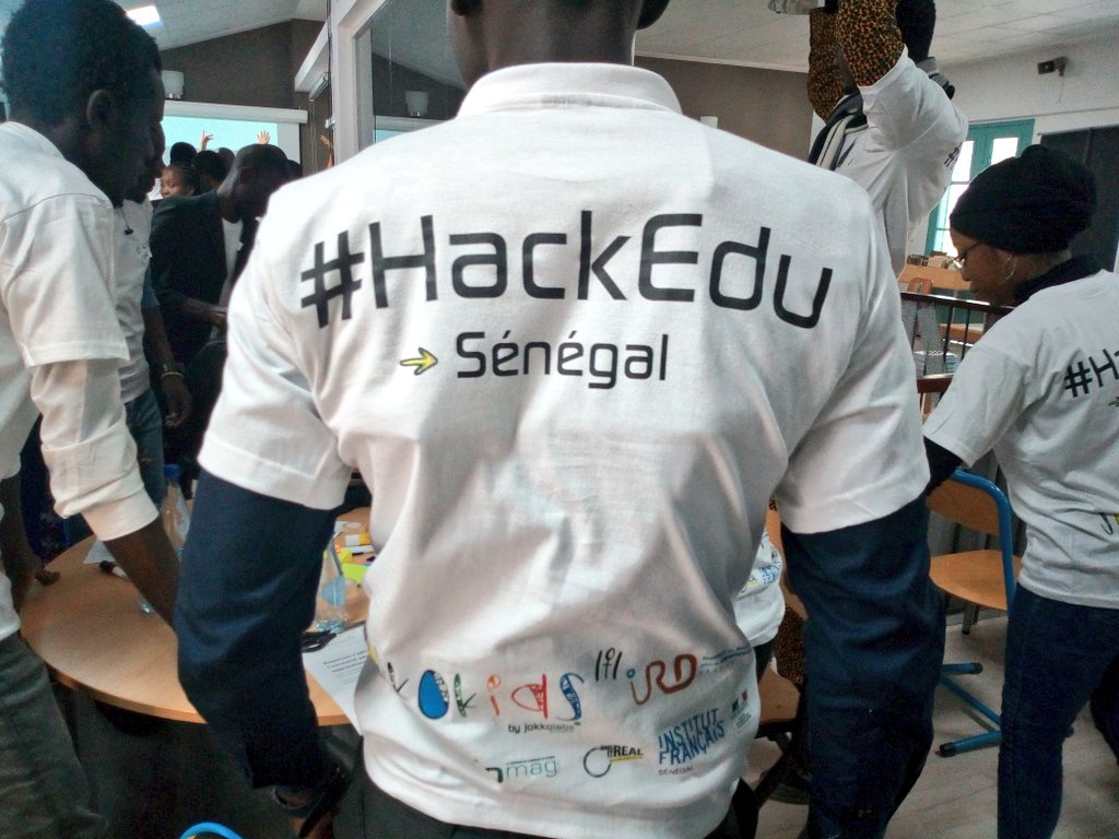 azoubig's tweet photo. C'est partie pour le #HackEdu dans la belle #Mediatheque de l'Institut Français de Dakar.
Une journée pour réinventer l'éducation avec @JklDakar et l'@ird_fr 
#FundEducation 
#EducationsEnPartage
#FinancerLeducation
#kebetu https://t.co/QOtFqwAAM0