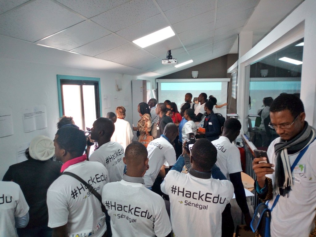 azoubig's tweet photo. C'est partie pour le #HackEdu dans la belle #Mediatheque de l'Institut Français de Dakar.
Une journée pour réinventer l'éducation avec @JklDakar et l'@ird_fr 
#FundEducation 
#EducationsEnPartage
#FinancerLeducation
#kebetu https://t.co/QOtFqwAAM0