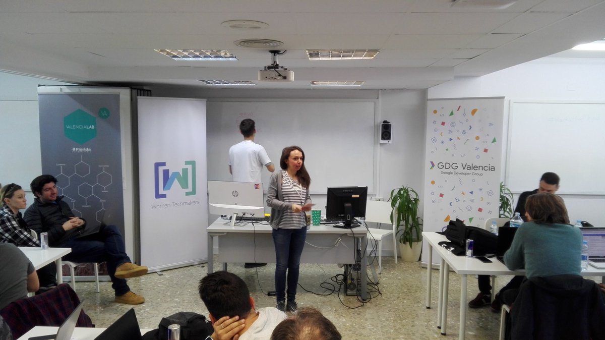 silviabagnale's tweet image. Empiezan los pitches 🙌🙌 Sara nos presenta su idea sobre asesoría fiscal #HackathonThings @WtmValencia @GDG_ES @valencia_lab