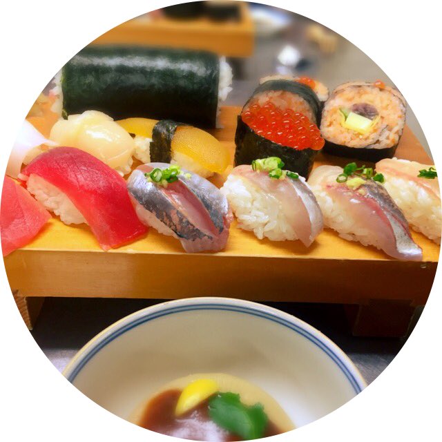 fuwa_tanabe's tweet photo. わあ、
今日は節分だから
恵方巻きも教えてくれた日。
#すしざんまい
#喜代村塾
#寿司教室
#恵方巻き
#unknownjapan
#roundobjects
#k2roundobjects
#ああ日 https://t.co/YB3DB6YnEw