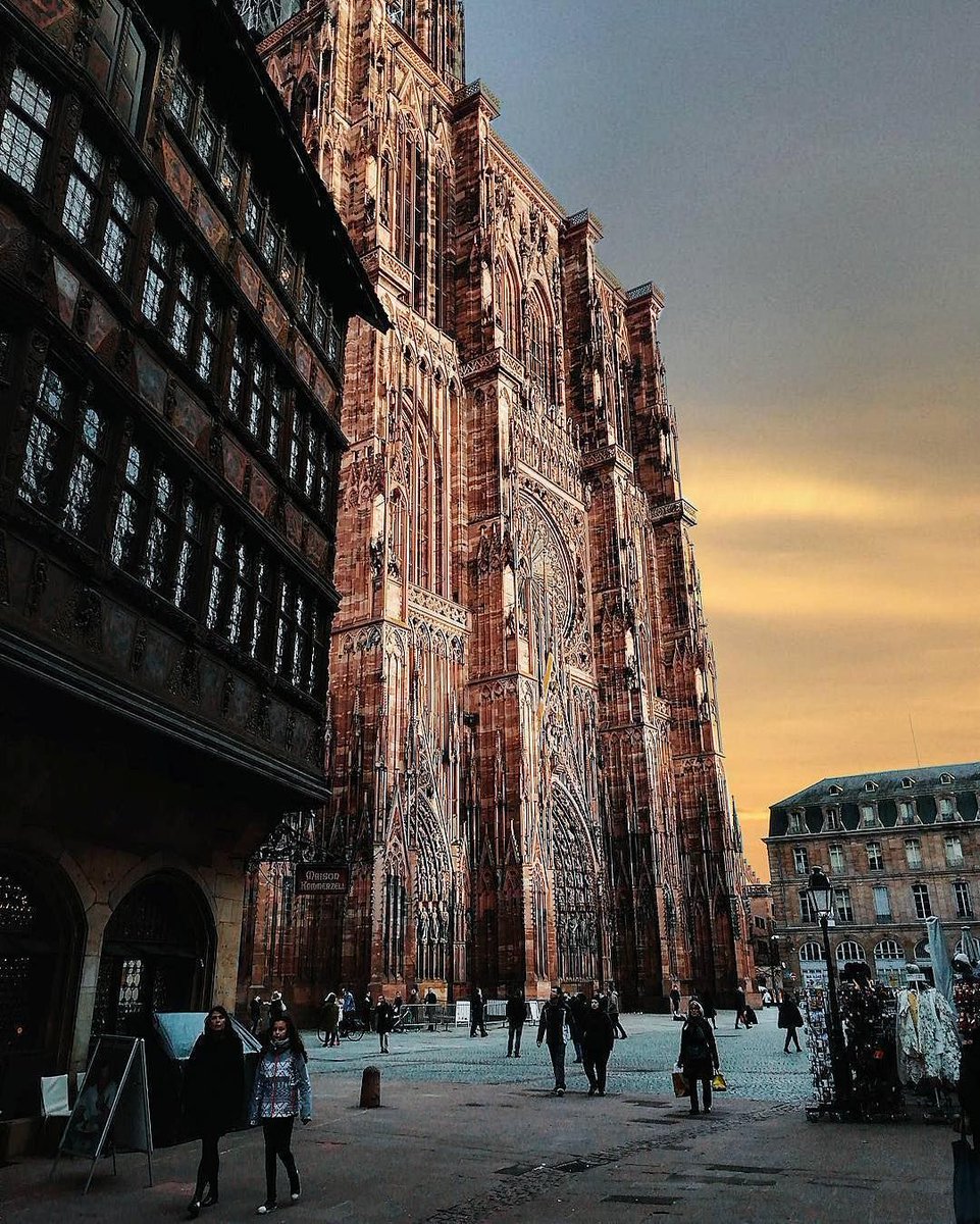 Et soudain, au détour d'une ruelle... #Strasbourg #cathédrale 

© mary_aboutoday
