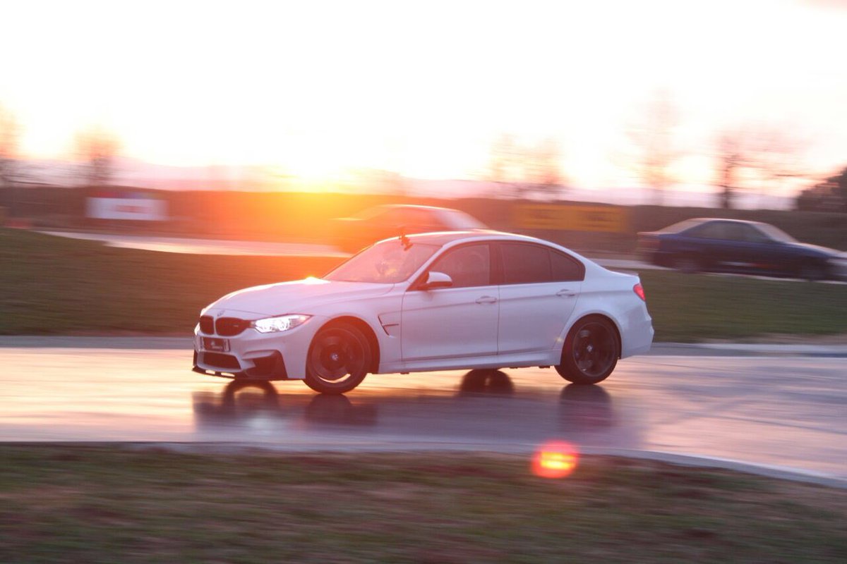 BMWMClub_es's tweet photo. ¡Buenos días!
BMW M3 f80 Ⓜ️🔵🔴🏁
#bmwm #bmwm3 #m3 #f80 #m #bmwmnation #bmwmclub #bmwmgram #bmwmlove #bimmer #bmw❤️ #bmwmpower #mpower #bmwmpower #bmwmrepost #sunset🌅 #sunset #puestadesol #amanecer #buenosdias #buenosdías #goodmorning #dift #racing #sabado #saturday https://t.co/G0iNIIEOKK