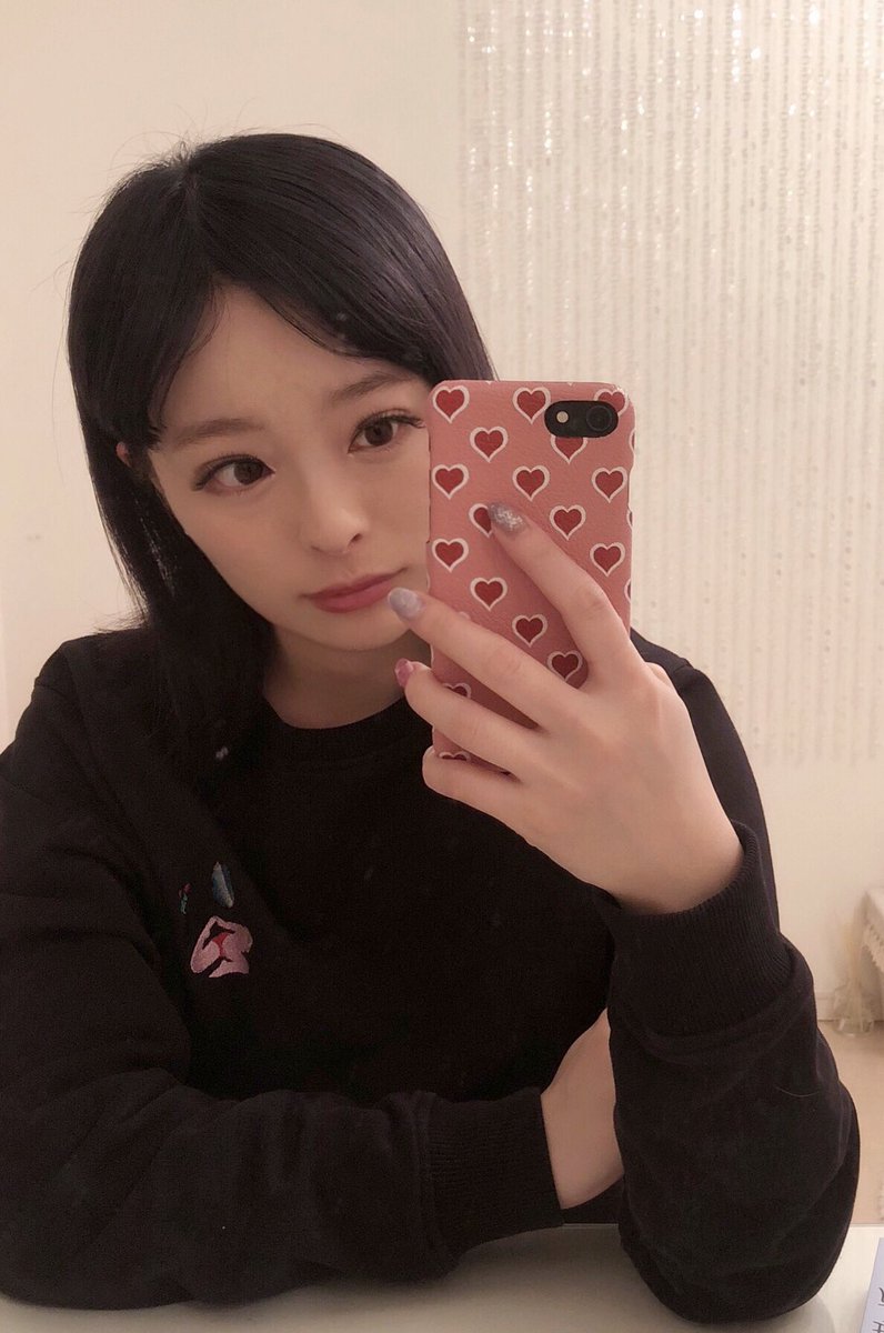 きゃりーぱみゅぱみゅ 黒髪センター分けの別人のような自撮りを投稿 18年2月6日掲載 ライブドアニュース きゃりーぱみゅぱみゅ 黒髪センター分けの別人のような自撮りを投稿 18年2月6日掲載 ライブドアニュース