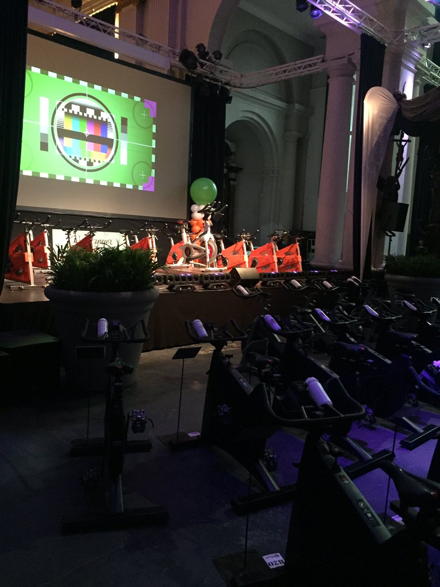 Vandaag ondersteund team Roosendaal <a href="/Sportservice_NB/">SSNB</a>  <a href="/rsdbeweegt/">rsdwerktaanbewegen</a> de <a href="/Cyclesensation/">Cyclesensation</a> Er doen van alle scholen in Roosendaal 510 kinderen mee! Een record! #goededoel #kika