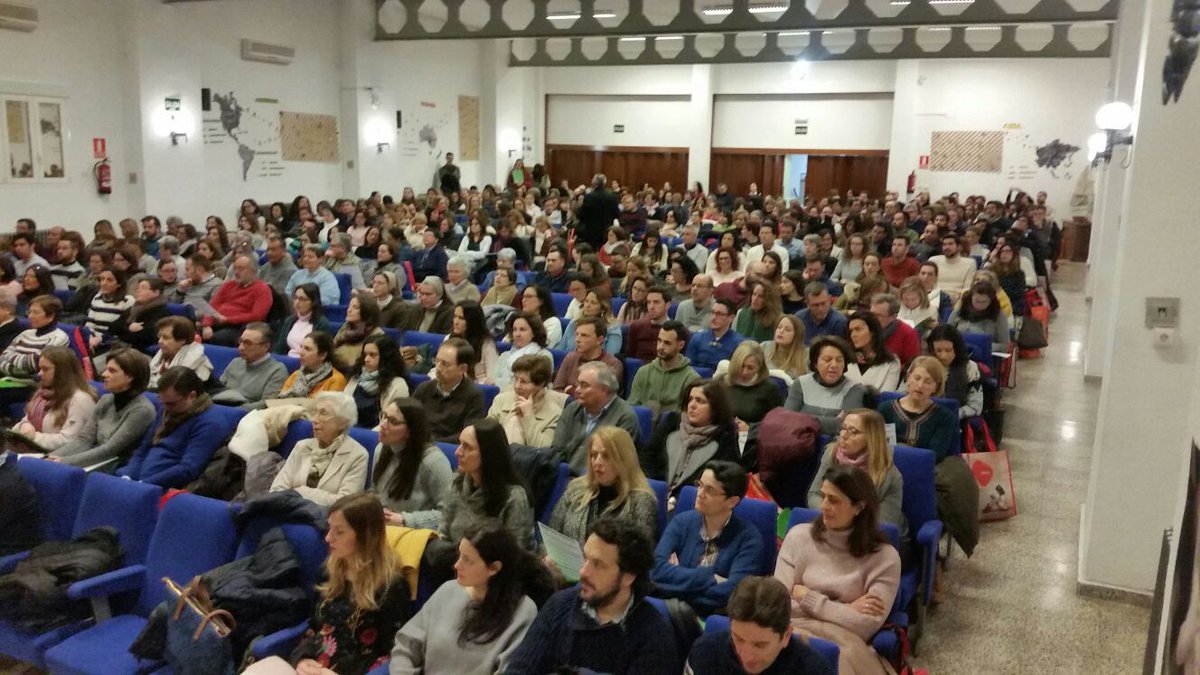 EC_Andalucia's tweet photo. Abre las #JP2018 de Granada el arzobispo, Francisco Javier Martínez, ante 400 educadores de Escuelas Católicas de Andalucía. #hechoencasa @ecatolicas https://t.co/hB2xJjDiFp