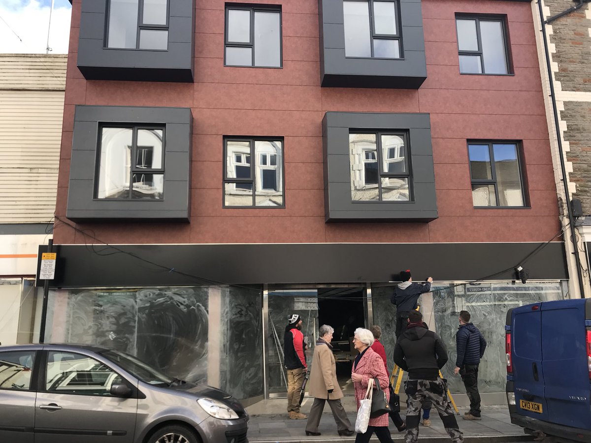 edsinvests's tweet image. Great to se the street scene changing at Pontypridd Town centre before and after