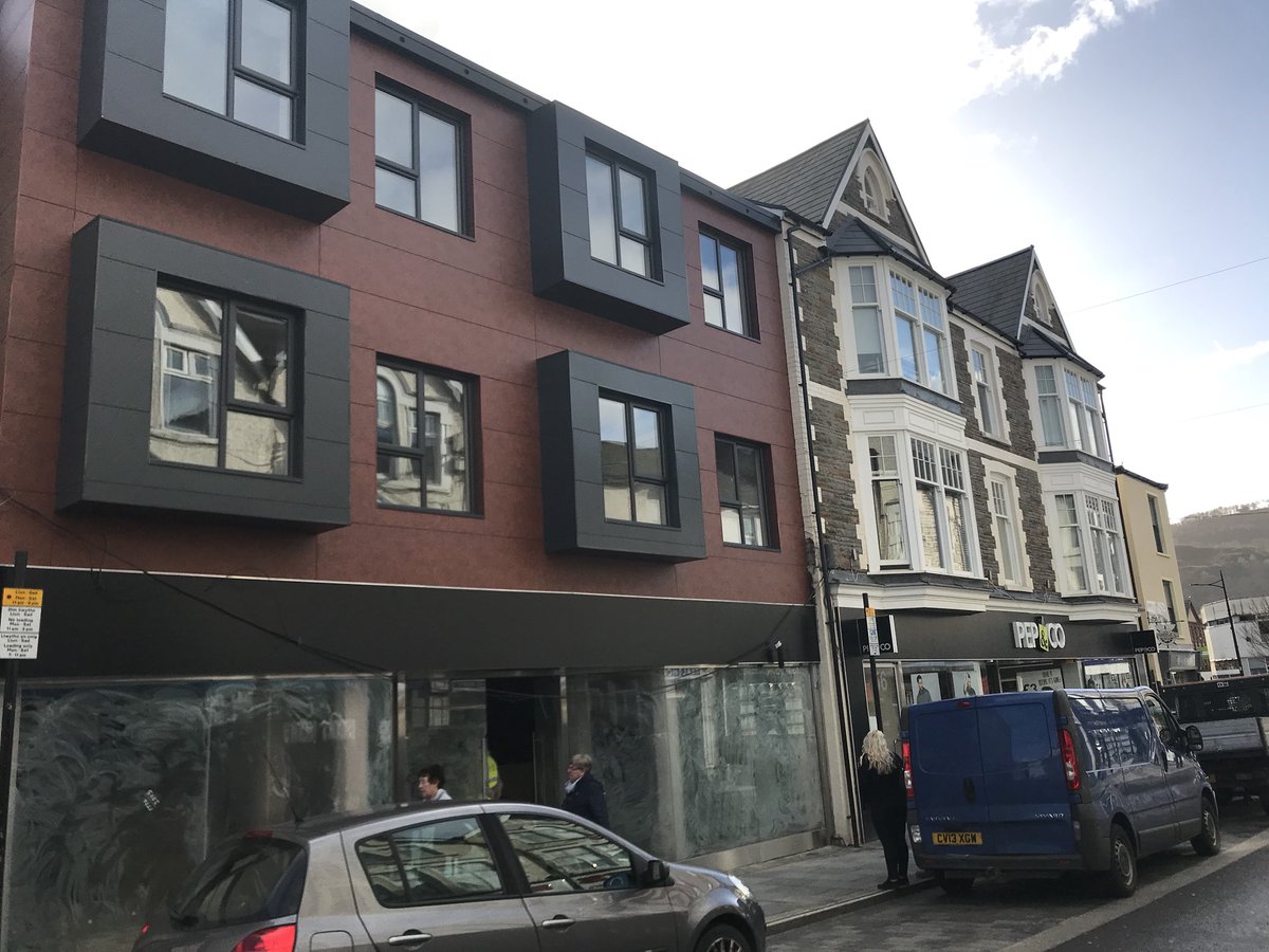 edsinvests's tweet image. Great to se the street scene changing at Pontypridd Town centre before and after